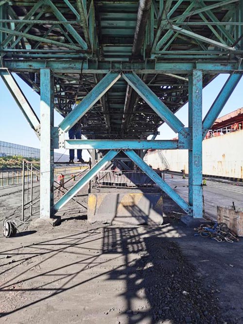 施工前港口传送带桁架的现状